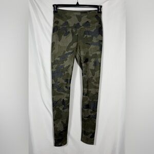 White House Black Market Embossed Camo Faux Suede Slimming Runway Leggings Sz 0.